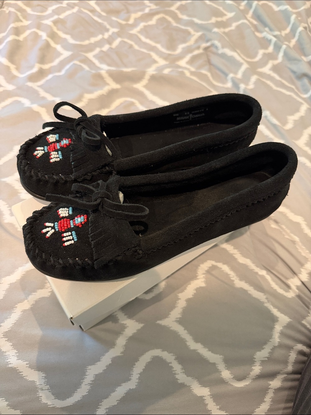 Minnetonka Black Women's Moccasin- Size 8.5